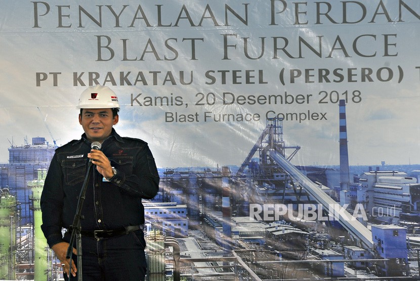 Dirut PT Krakatau Steel (Persero) Tbk (PT KS) Silmy Karim memberi sambutan saat acara penyalaan perdana Blast Furnace Complex PT KS di Cilegon, Banten, Kamis (20/12/2018). 
