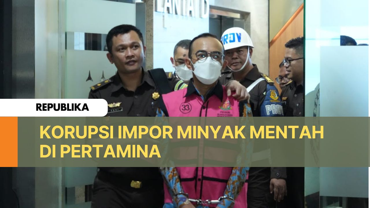 Dirut PT Pertamina Patra Niaga Riva Siahaan (RS) saat dibawa ke sel tahanan oleh penyidik Jaksa Agung Muda Tindak Pidana Khusus - Kejaksaan Agung (Jampidsus Kejagung).