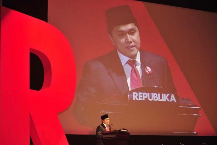 Dirut Republika Media Mandiri Erick Thohir, saat menyampaikan sambutan pada Malam Penganugerahan Tokoh Perubahan republika 2011 di Jakarta, Selasa (17/4). 
