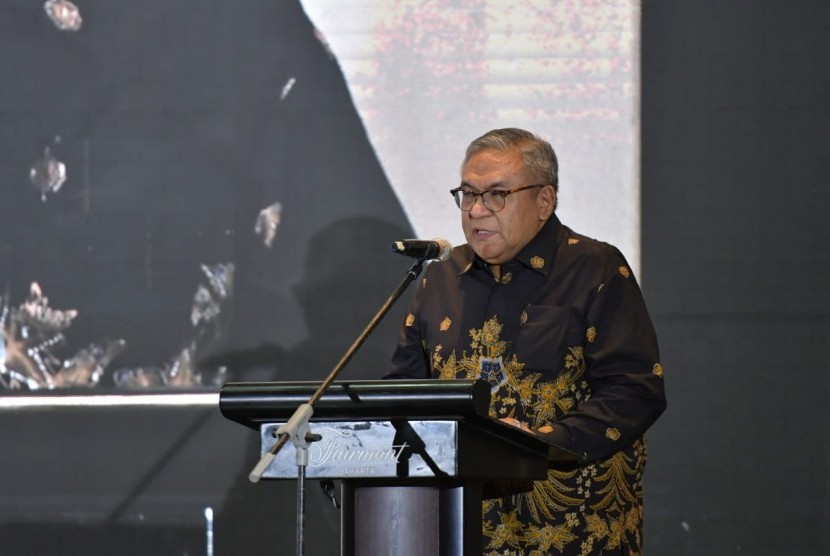 Dirut Surveyor Indonesia, Dian M Noer memberikan kata sambutan pada acara gala dinner dalam rangka menyambut HUT ke-28 Surveyor Indonesia.