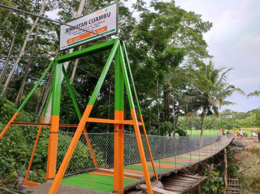 Disaster Management Center (DMC) Dompet Dhuafa berhasil merenovasi jembatan di Kampung Cijambu, Desa Buniasih, Kecamatan Tegal Buleud, Sukabumi (15/11). 