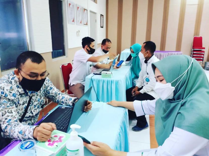 Disdukcapil Kota Sukabumi menggencarkan upaya jemput bola identitas kependudukan digital ke pegawai RSUD R Syamsudin SH Kota Sukabumi, Rabu (19/10/2022).