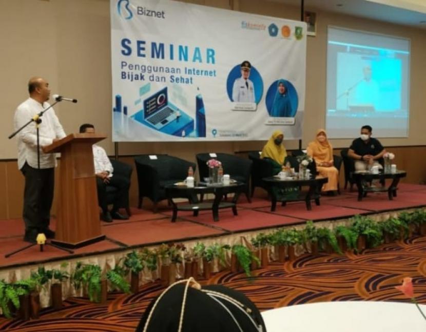 Diskominfo Kota Sukabumi gelar seminar penggunaan internet bijak dan sehat ke kaum ibu, Kamis (24/3/2022) 