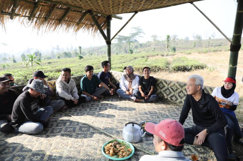 Diskusi bersama para petani teh di Desa Tegallega, Kabupaten Cianjur.