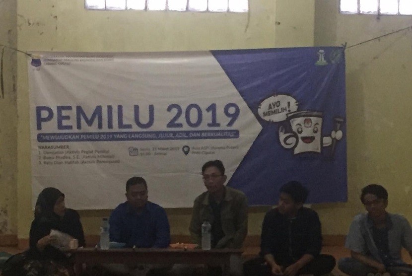 Diskusi bertajuk 'Mewujudkan Pemilu 2019 yang Langsung, Jujur, Adil, dan Berkualitas' di Gedung Aula Pergerakan Mahasiswa Islam Indonesia (PMII) Cabang Ciputat, Tangerang, Banten, Senin (25/3).