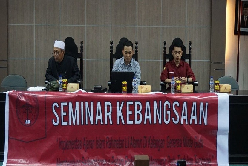  diskusi bertema 'Implementasi Ajaran Islam di Kalangan Generasi Muda' di Aula Arifin Tumpa Universitas Hasanuddin, Kamis (28/9)