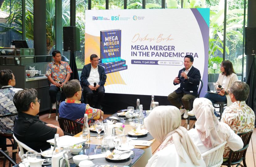 Diskusi buku hasil karya Direktur Utama Bank Syariah Indonesia Hery Gunardi yang berjudul “Mega Merger In The Pandemic Era: Kepemimpinan dan Tantangan Merger Bank Syariah Indonesia”.