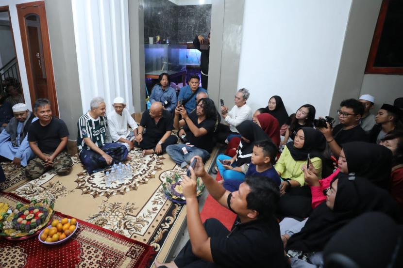 Diskusi di Kampung Nyalindung Desa Sukamantri Kecamatan Tamansari, Kabupaten Bogor.