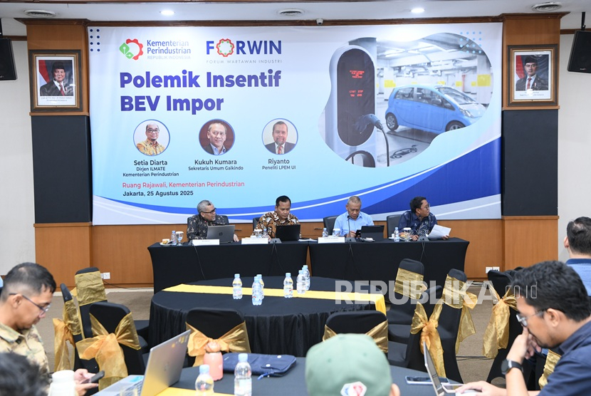 Diskusi Forwin: Polemik Insentif BEV Impor di Jakarta, Senin (25/8/2025). Pertumbuhan mobil listrik berbasis baterai (battery electric vehicle/BEV) di Indonesia terus menunjukkan tren positif. Market share BEV pada 2024 masih sekitar 5 persen, namun melonjak menjadi 9,7 persen per Juli 2025. Sebaliknya, kendaraan berbasis bensin atau internal combustion engine (ICE) turun dari 88,46 persen pada 2024 menjadi 82,20 persen.