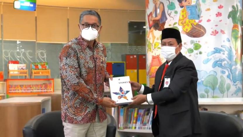 Diskusi hari jadi Perpustakaan Nasional ke-41 dengan pemateri Kepala Perpusnas Muhammad Syarif Bando dan anggota Komisi X DPR Putra Nababan di Jakarta, Senin (17/5).