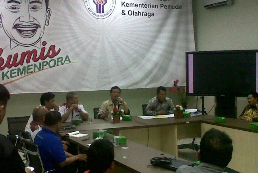 Diskusi Kamisan (Kumis) Kemenpora di Senayan, Jakarta, Kamis (12/2).