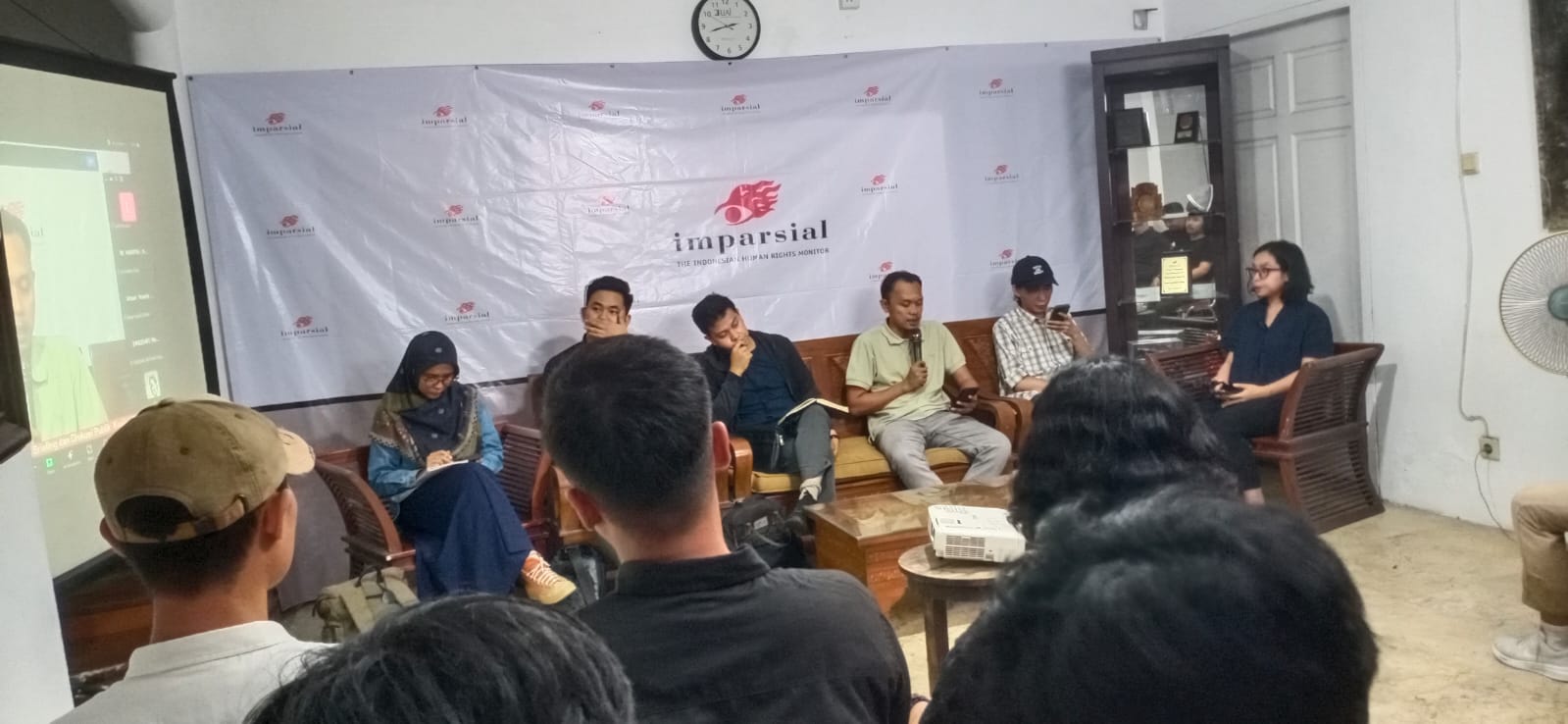 Diskusi Koalisi Masyarakat Sipil yang membahas tentang pembentukan Dewan Pertahanan Nasional.