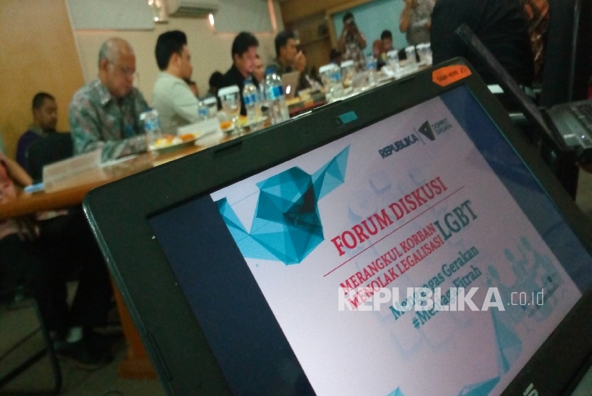 Suasana Forum Diskusi Merangkul Korban LGBT Menolak Legalisasi LGBT di kantor Redaksi Republika, Jakarta, Kamis (18/2). 