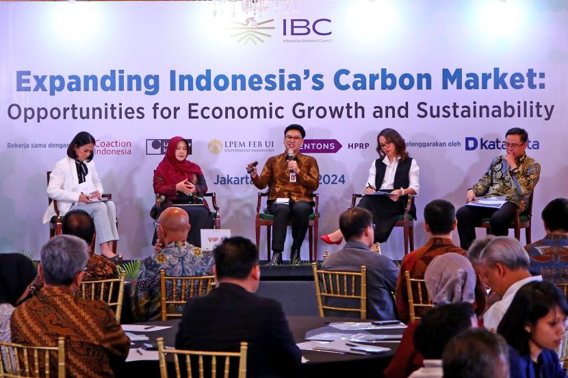 Diskusi Mengembangkan Pasar Karbon Indonesia: Peluang untuk Pertumbuhan Ekonomi dan Keberlanjutan yang diselenggarakan Indonesia Business Council bersama Katadata di Jakarta (19/3/2024).