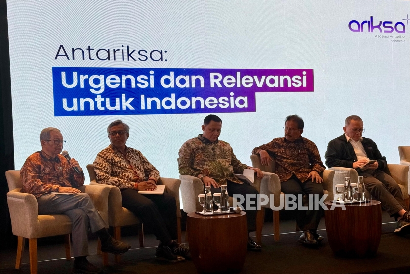 Diskusi mengenai antariksa di Grand Hyatt. 