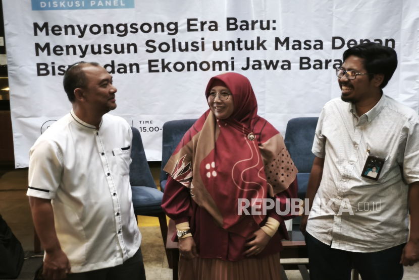 Diskusi Panel Menyongsong Era Baru : Menyusun Solusi untuk Masa Depan Bisnis dan Ekonomi Jawa Barat, Jumat (6/12/2024).