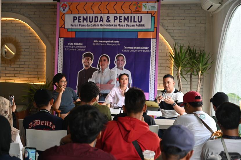 Diskusi Pemuda dan Pemilu Peran Pemuda dalam Menentukan Masa Depan Politik, di Raizen Kafe, Duren Sawit, Jakarta, Ahad (8/10/2023).