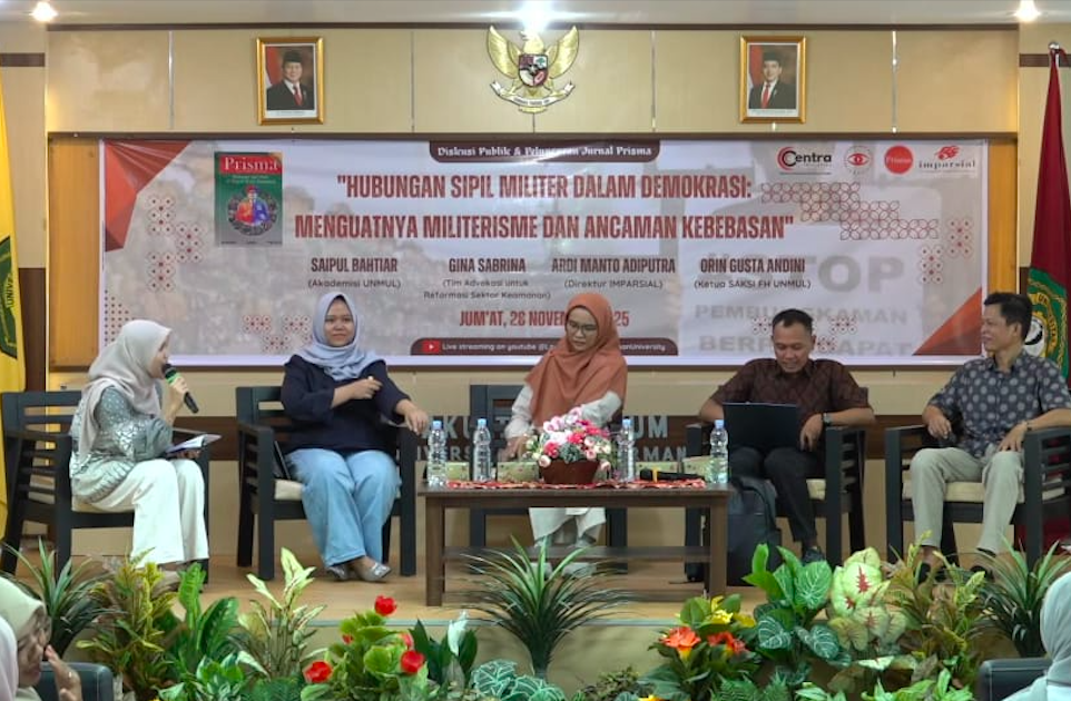 Diskusi publik bertajuk: Hubungan Sipil dan Militer dalam Demokrasi: Menguatnya Militerisme dan Ancaman Kebebasan,  di Aula Fakultas Hukum Universitas Mulawarman.