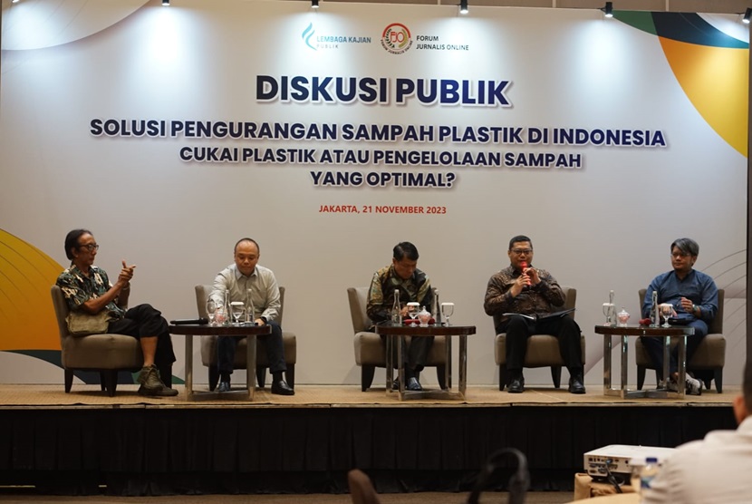 Diskusi publik bertajuk Solusi Pengurangan Sampah Plastik di Indonesia, Cukai Plastik atau Pengelolaan Sampah yang Optimal? yang diselenggarakan Forum Jurnalis Online (FJO) di Jakarta, Selasa (21/11/2023).