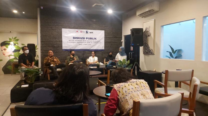 diskusi publik: Peran Komnas HAM dalam Menjawab Tantangan Penegakan HAM di Indonesia, Senin (4/4/2022).