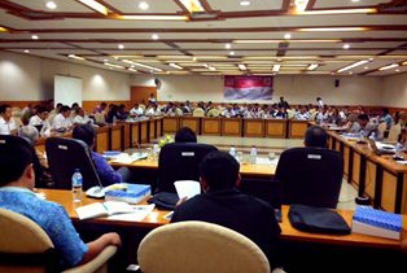 diskusi publik Poksi VII Fraksi Gerindra DPR RI di Gedung Nusantara II DPR RI, Jakarta, Kamis (9/4).
