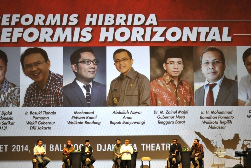 DISKUSI REFORMIS HIBRIDA - Bupati Banyuwangi Abdullah Azwar Anas (ketiga kanan) menyampaikan pandangannya disaksikan (dari kiri) Duta Besar Indonesia untuk Amerika Serikat 2010 -2013 Dino Patti Djalal, Walikota Makassar Mohammad Ramdhan Pomanto, Gubernur