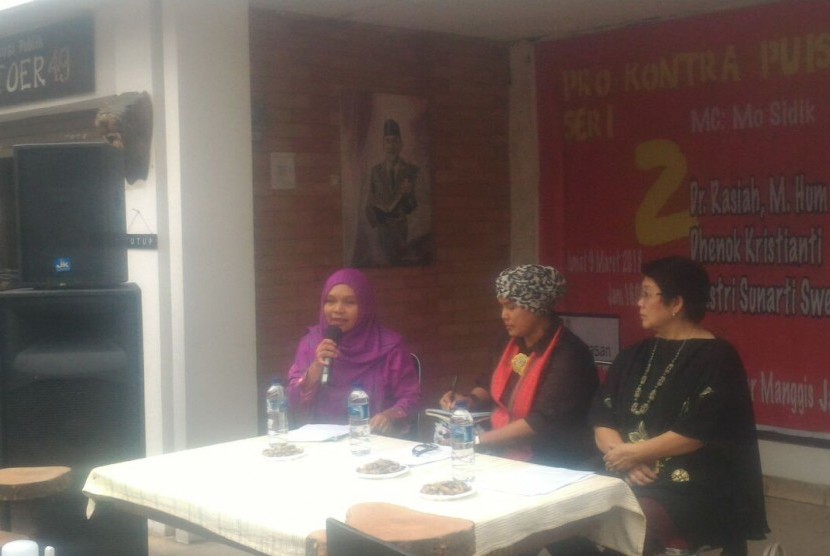 diskusi soal pro kontra puisi esai kedua, di Yayasan Budaya Guntur, Jumat (9/3).