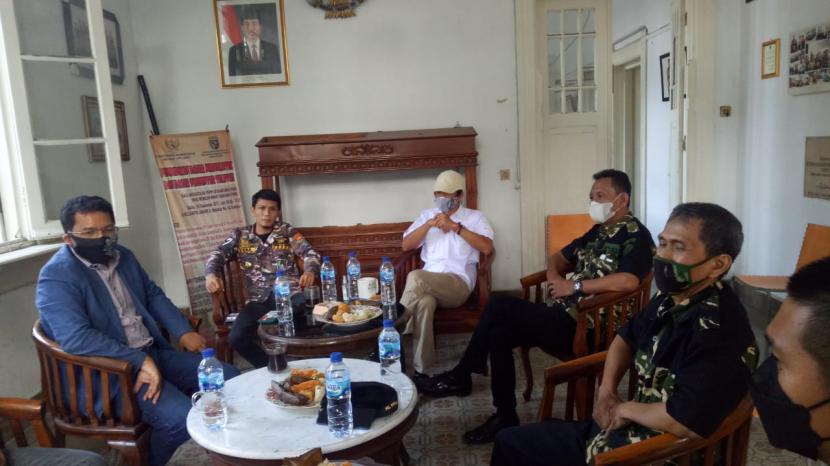 Diskusi yang digelar organisasi kepemudaan keluarga besar TNI/Polri di Bandung, Rabu (4/8).
