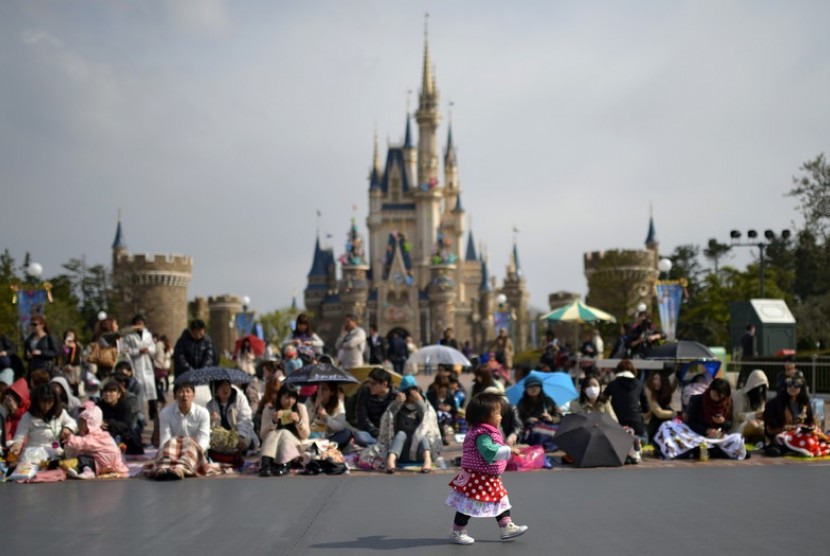 Disneyland Tokyo akan ditutup hingga pertengahan Maret 2020 sebagai bentuk antisipasi penyebaran virus corona.