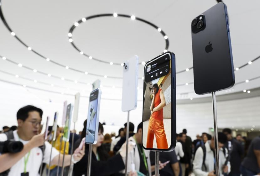 Prapemesanan iPhone 15 dimulai pada 1 September 2023, iPhone 15 dan jajaran produk andalan baru akan tersedia di rak-rak toko pada 22 September 2023.
