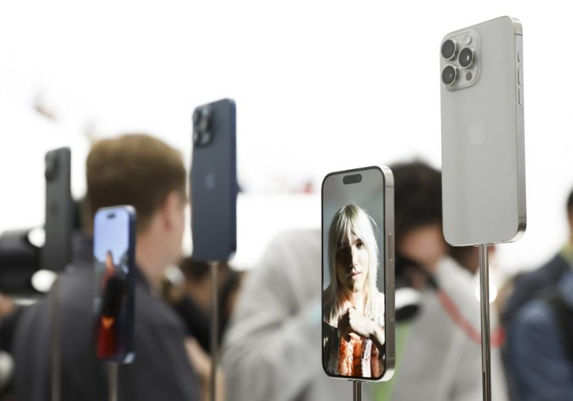  Display produk baru Apple iPhone 15 di Apple Park Cupertino, California, AS, Selasa (12/9/2023).