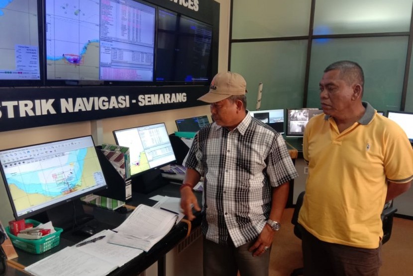  Distrik Navigasi Tanjung Priok dan Distrik Navigasi Semarang juga telah ikut memantau gerak KMT Namse Bangdzhod melalui Vessel Traffic Services (VTS) dan Stasiun Radio Pantai (SROP) sepanjang pantai utara pulau Jawa. 