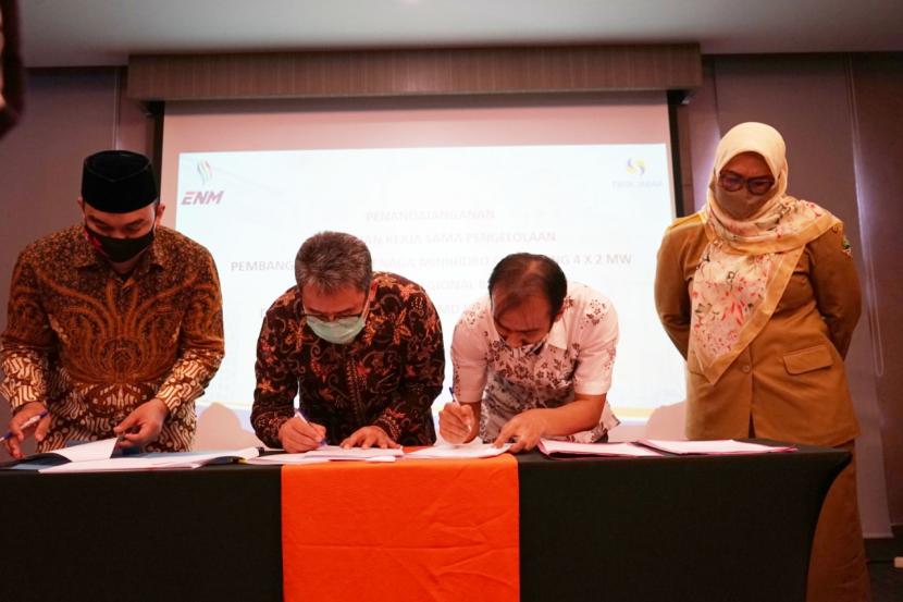 PT Migas Hulu Jabar (MUJ) melalui anak perusahaannya, PT Energi Negeri Mandiri, bekerja sama dengan PT Tirta Gemah Ripah dalam pengelolaan PLTM Cirompang, Kabupaten Garut. 