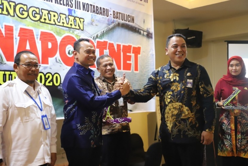 Ditjen Hubla meresmikan penerapan Sistem Inaportnet di Pelabuhan Kotabaru oleh Kantor Kesyahbandaran dan Otoritas Pelabuhan (KSOP) Kelas III Kotabaru bertempat di Hotel Ebony, Kalimantan Selatan, Rabu (19/2).