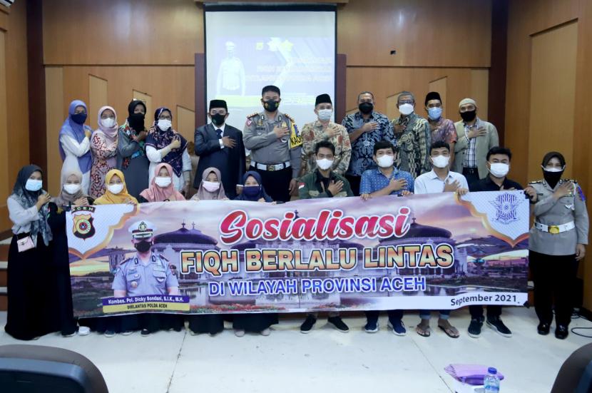 Ditlantas  Kepolisian Daerah Aceh melakukan sosialisasi fiqh berlalulintas bagi civitas akademika UIN Ar-Raniry Banda Aceh, Selasa (28/9).