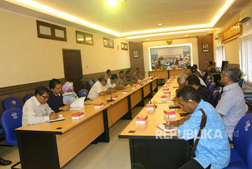 Ditlantas Polda Bali menyiapkan sejumlah rute alternatif mengantisipasi kemacetan akibat pembangunan underpass di Simpang Tugu Ngurah Rai. Proyek untuk mendukung kegiatan Annual Meetings International Monetary Fund - World Bank Group 2018 ini akan dimulai 17 Oktober 2017.