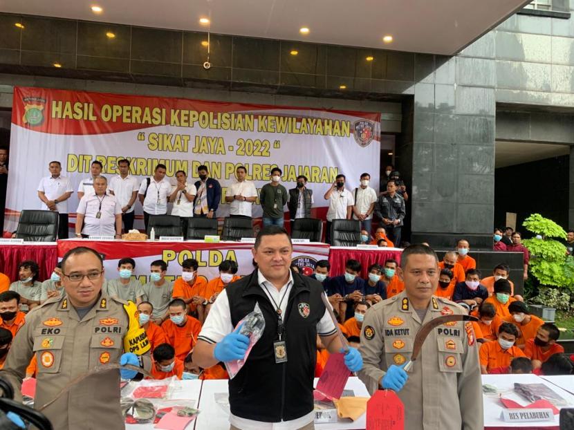 Ditreskrimum Polda Metro Jaya dan Polres Jajaran Gelar Pengungkapan Kasus Hasil Operasi Sikat Jaya 2022 dengan 168 Tersangka dari 112 Kasus di Mapolda Metro Jaya, Jakarta Selatan, Rabu (28/12). 