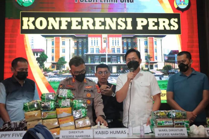 Ditresnarkoba Polda Lampung ungkap peredaran narkoba lintas provinsi, Selasa (20/9/2022). 