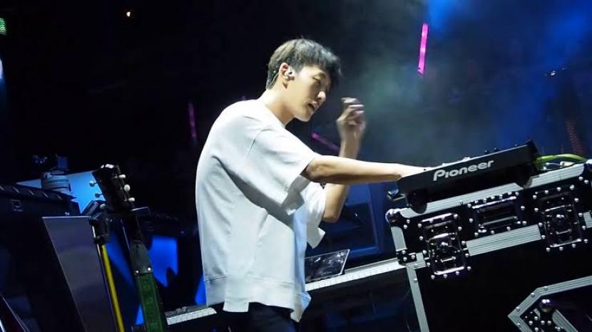 DJ Shaun akan berkolaborasi dengan penyanyi asal Malaysia, Yuna, di album barunya.