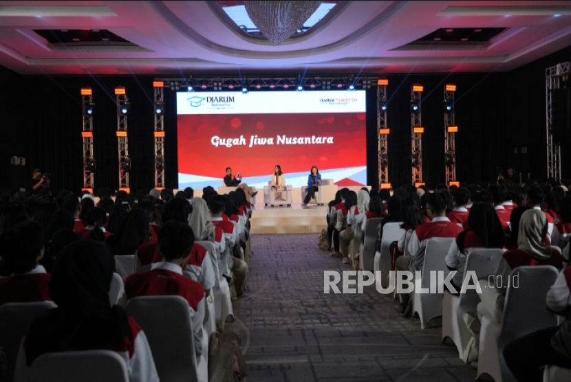 Djarum Foundation melalui Djarum Beasiswa Plus menggelar acara Temu Wicara di Kudus, menghadirkan narasumber perempuan inspiratif yaitu Co-Founder dan COO Blibli Lisa Widodo, dan Praktisi Komunikasi dan Human Resources, Mala Ekayanti.