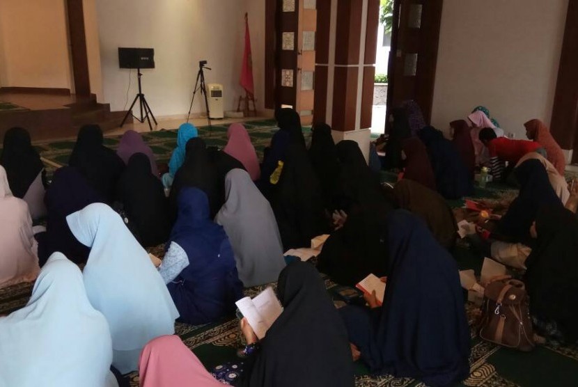 DKM Masjid Al Fath BSI BSD menggelar seminar tahfiz Alquran.