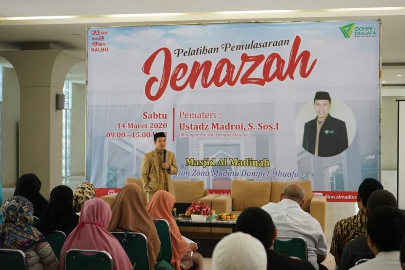 DKM Masjid Al-Madina, Parung, Bogor untuk mengadakan Pelatihan Pemulasaran Jenazah.  Agenda ini merupakan progam kajian bulanan yang biasa diagendakan Masjid Al-Madina.(Sabtu, 14/03)