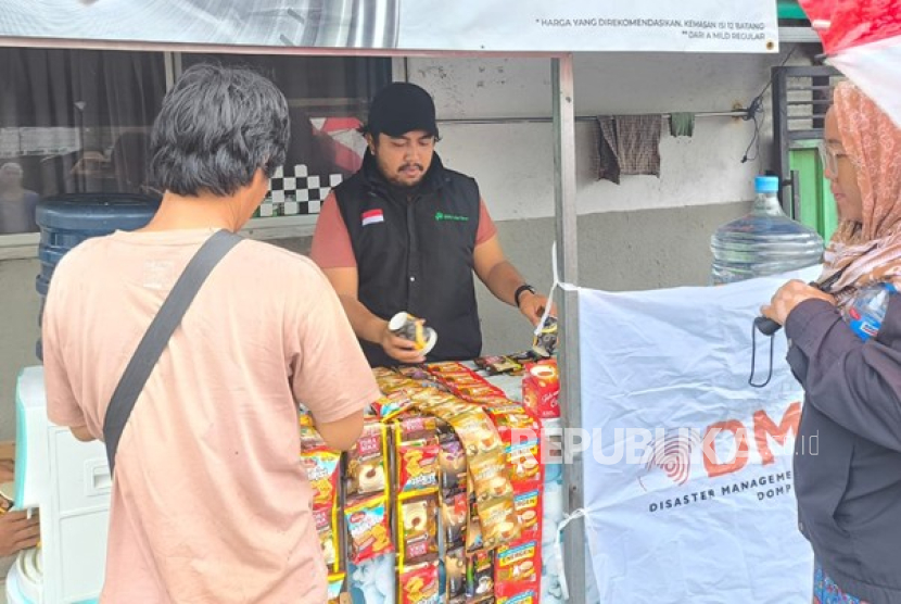 DMC Dompet Dhuafa Bali mendistribusikan makanan bagi penyintas bencana banjir Bali. Mereka juga mendirikan dapur umum.
