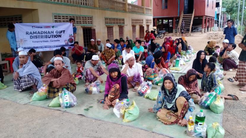 DMC Dompet Dhuafa, bersama Southeast Asia Humanitarian Committee (Seahum) menyalurkan sejumlah bantuan bagi kawan-kawan kelompok rentan di Asia Tenggara.