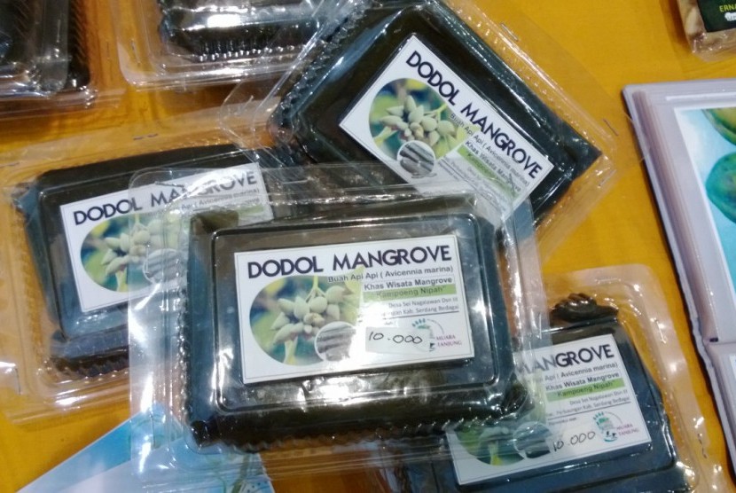 Dodol mangrove yang terbuat dari buah pohon mangrove (bakau).