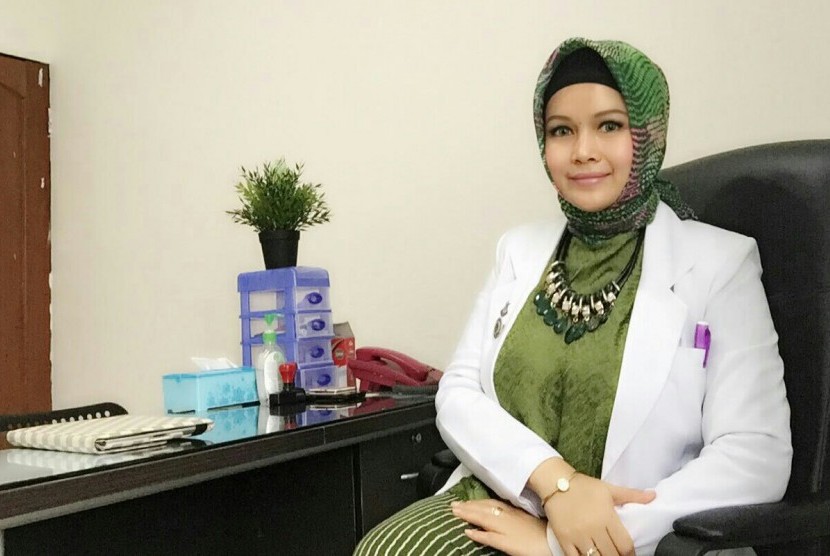 Dokter Spesialis Kulit dan Kelamin dr Frien Refla Syarif, SpDV