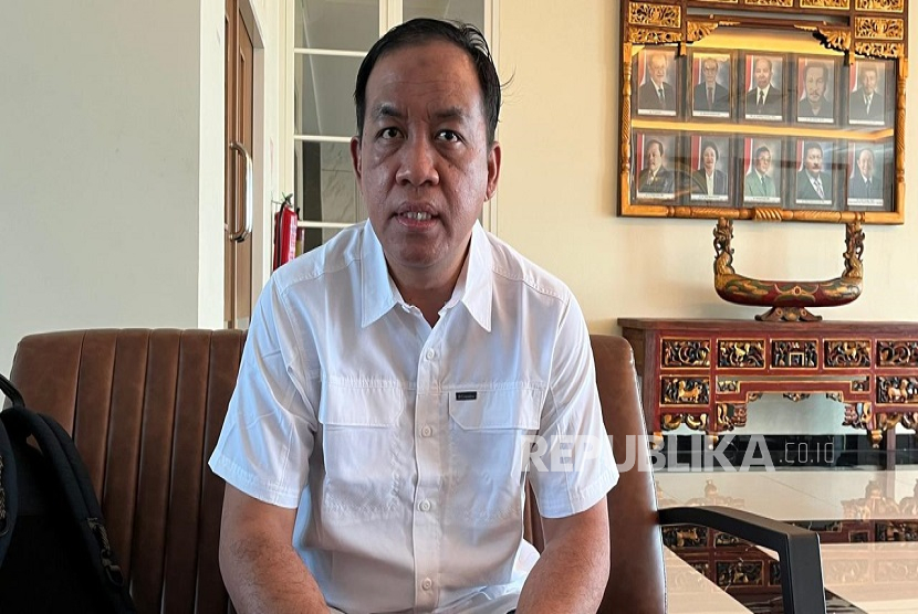 Dokter spesialis ortopedi dan traumatologi RSUD R. T. Notopuro Sidoarjo, dr. Larona Hydravianto, M.Kes., Sp.OT (K), menceritakan kronologi penyelamatan Nur Ahmad, salah satu korban yang harus menjalani operasi amputansi di lokasi kejadian.