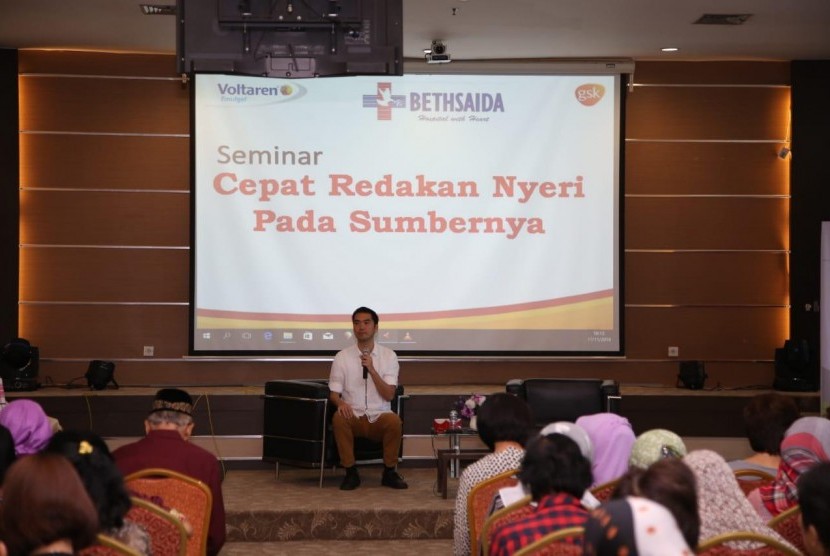 Dokter Spesialis Pengobatan Fisik dan Rehabilitasi RS Bethsaida Hospitals dr. Raymond Posuma, Sp.KFR  