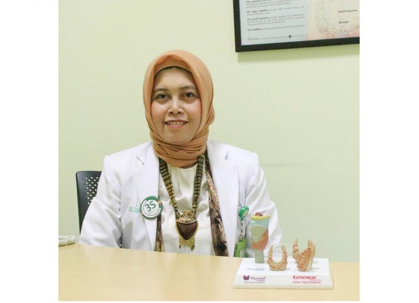 Dokter Spesialis Penyakit Dalam Rumah Sakit Sari Asih Ciledug, Kota Tangerang Astri Handayani menyebut AIDS bisa menimbulkan beberapa gejala yang sistemik dan menjalar ke seluruh tubuh. 