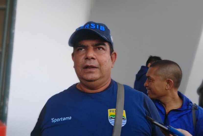 Dokter tim Persib, Raffi Ghani.